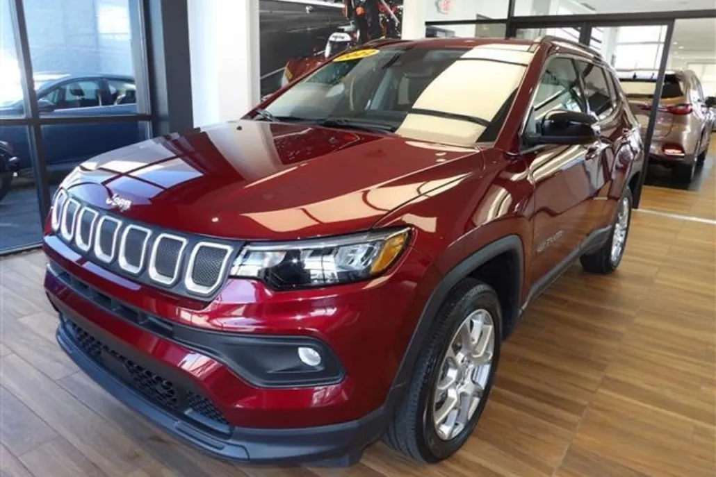 2022 Jeep Compass Latitude Lux photo 1