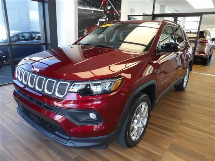 2022 Jeep Compass Latitude Lux photo 1
