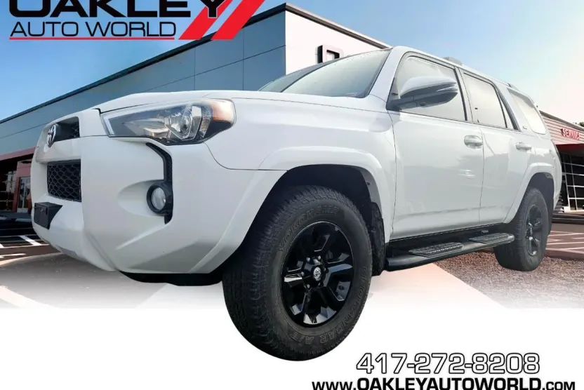 2019 Toyota 4Runner SR5 4WD photo 1