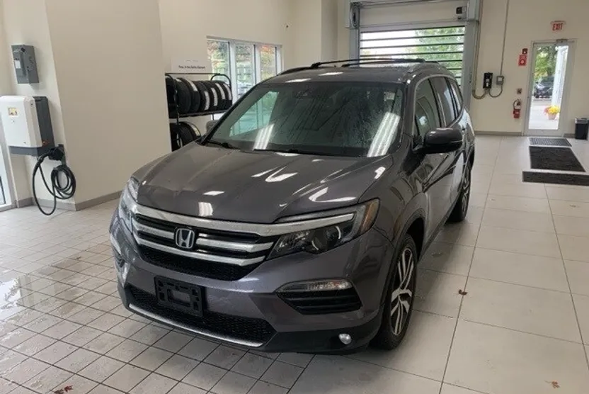 2017 Honda Pilot Elite photo 1