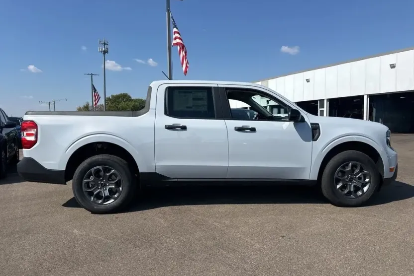 2025 Ford Maverick XLT photo 1