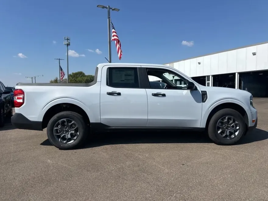 2025 Ford Maverick XLT photo 1