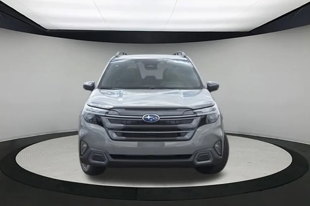 2025 Subaru Forester Limited Base photo 1