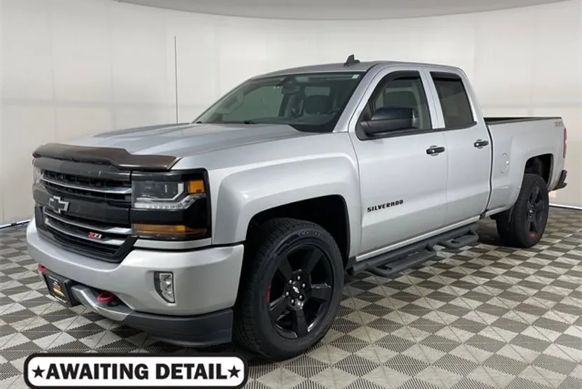 2017 Chevrolet Silverado 1500 LT photo 1
