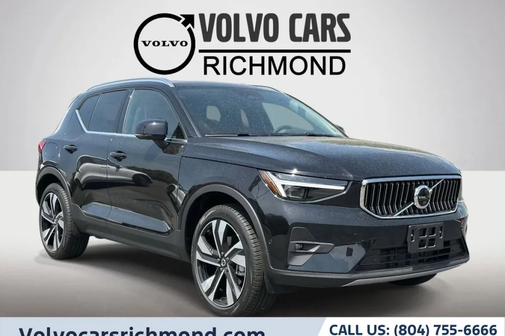 2025 Volvo XC40 photo 1