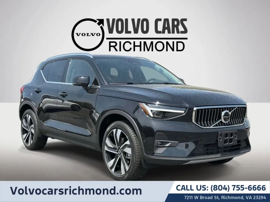 2025 Volvo XC40 photo 1