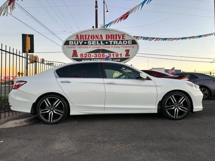 2017 Honda Accord Sport photo 1