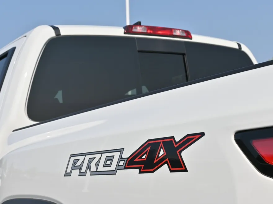 2025 Nissan Frontier Crew Cab PRO-4X photo 1