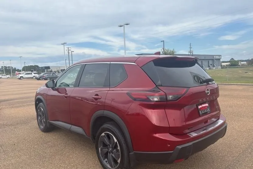 2024 Nissan Rogue SV photo 1