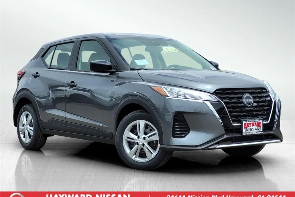 2025 Nissan Kicks Play S photo 1