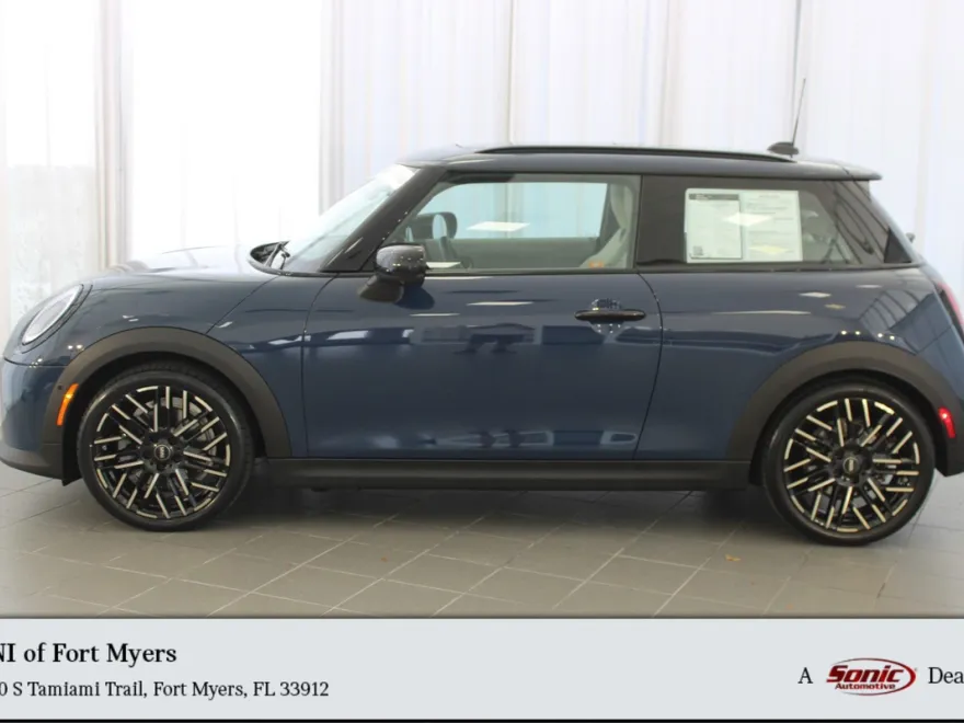 2025 Mini Cooper 2 Door Hardtop Iconic photo 1