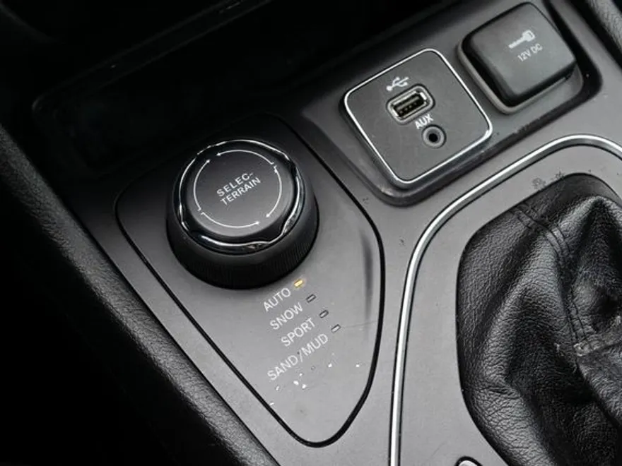 2019 Jeep Cherokee Latitude photo 32