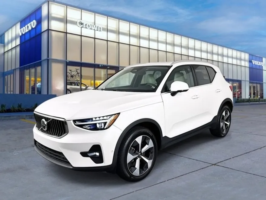 2024 Volvo XC40 Plus photo 1