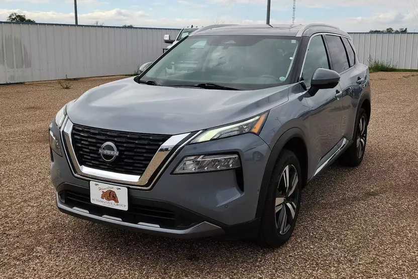 2023 Nissan Rogue SL photo 1