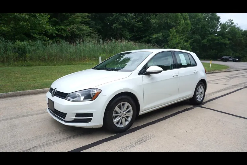 2016 Volkswagen Golf TSI SE photo 1
