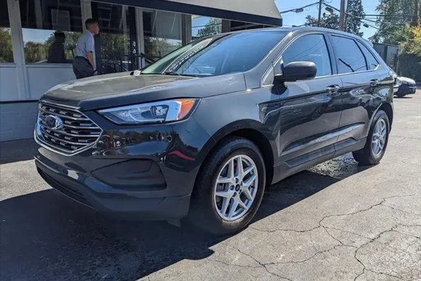 2021 Ford Edge SE photo 1