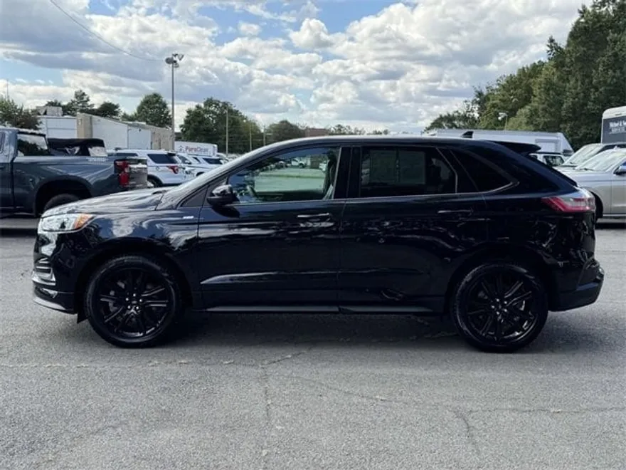 2024 Ford Edge ST photo 1