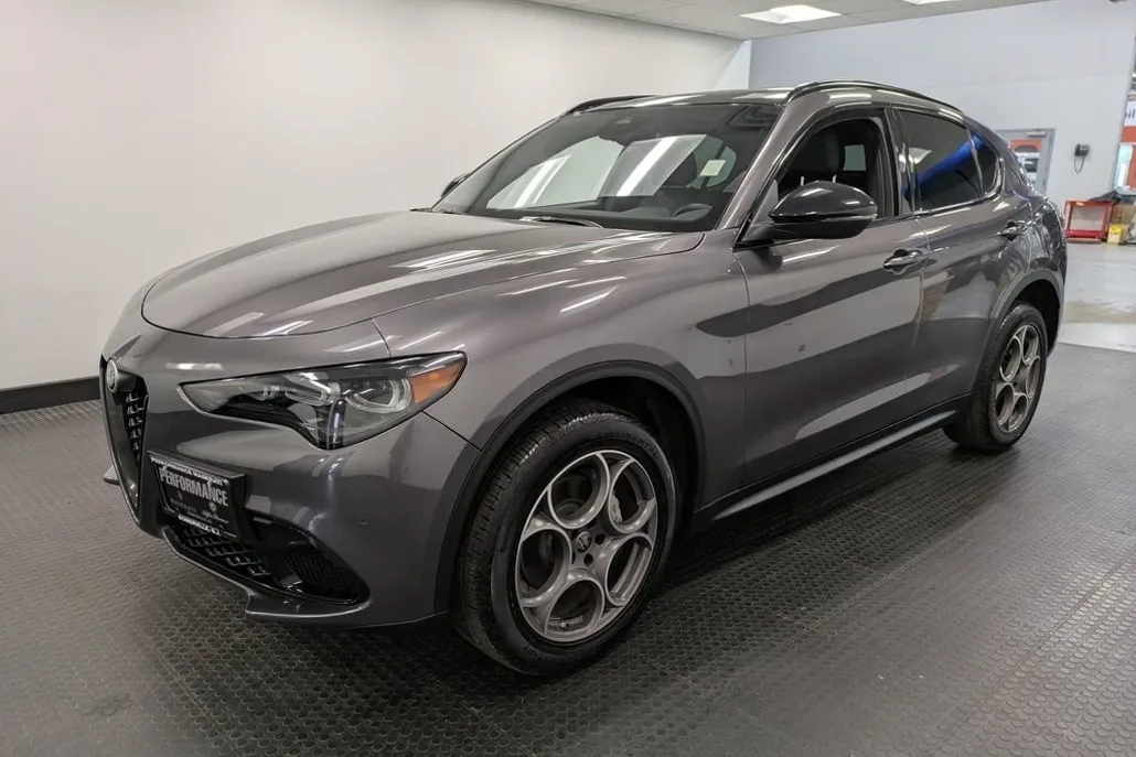 2025 Alfa Romeo Stelvio Sprint photo 1
