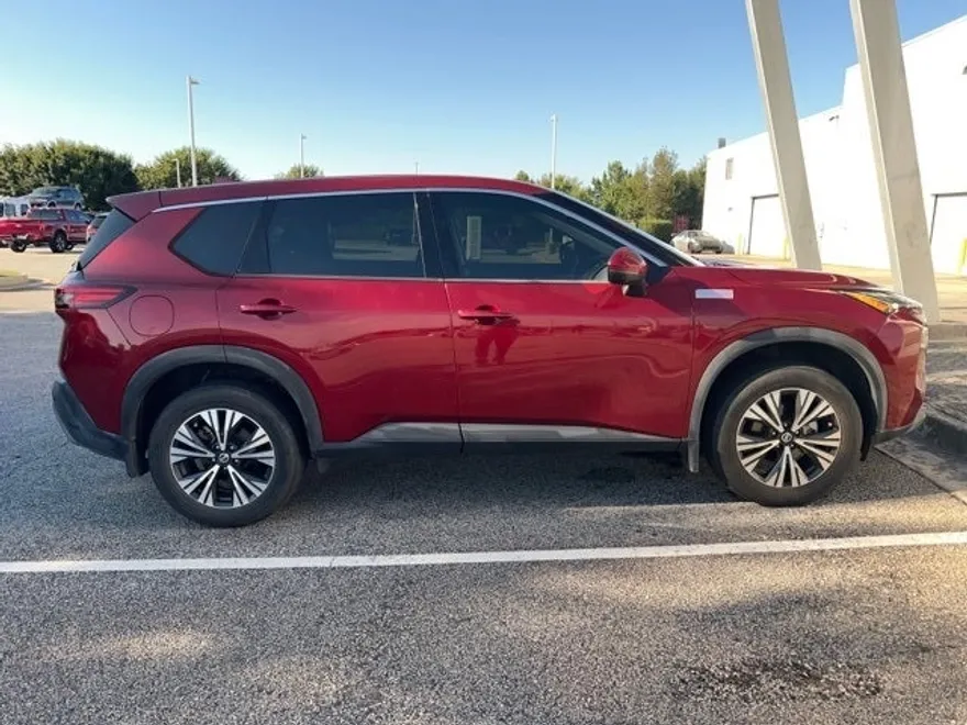 2021 Nissan Rogue SV photo 1