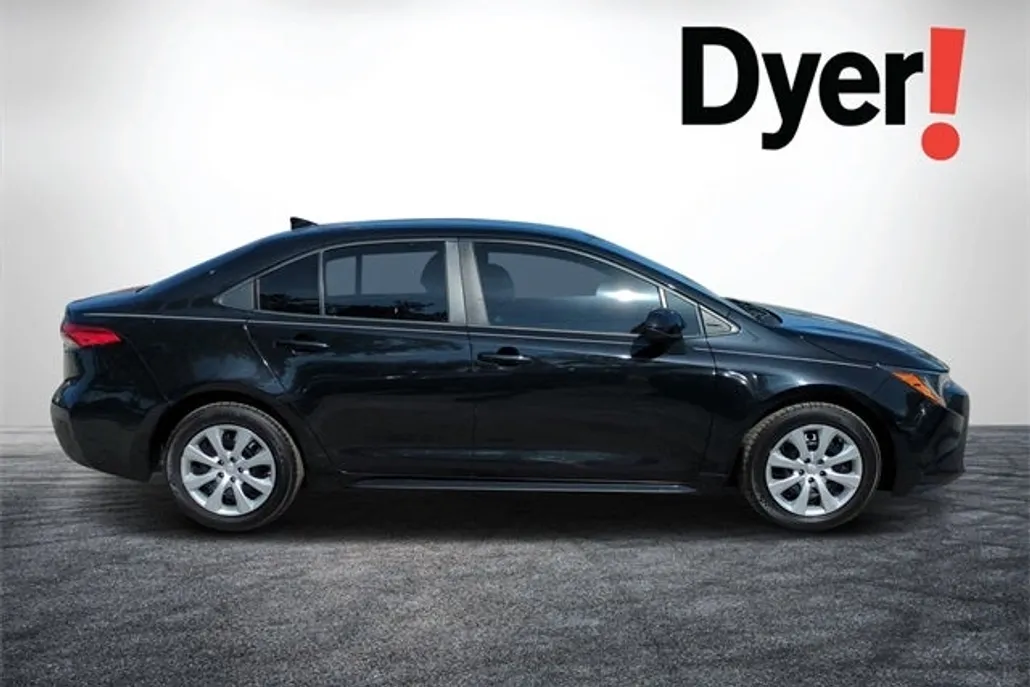 2021 Toyota Corolla LE photo 1