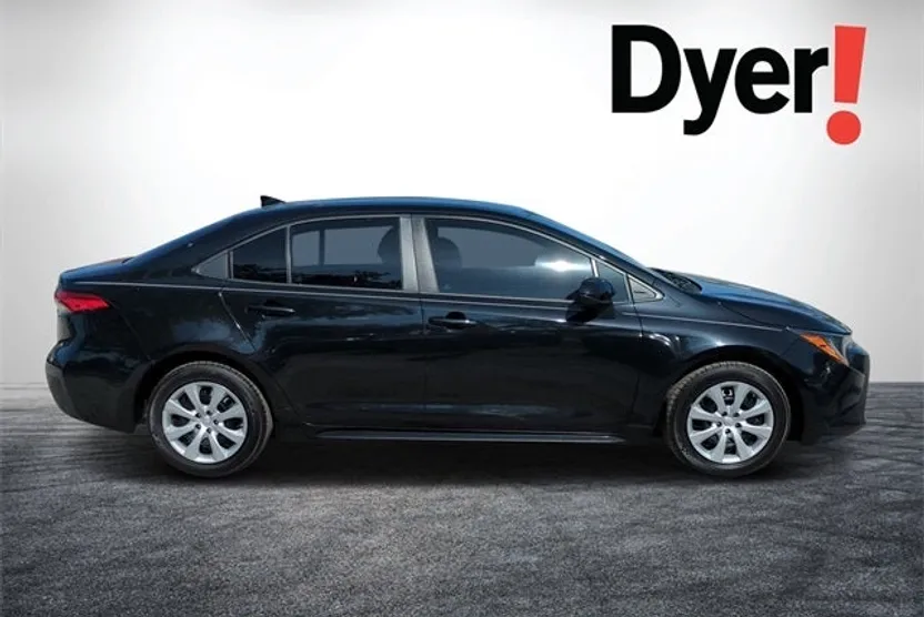 2021 Toyota Corolla LE photo 1