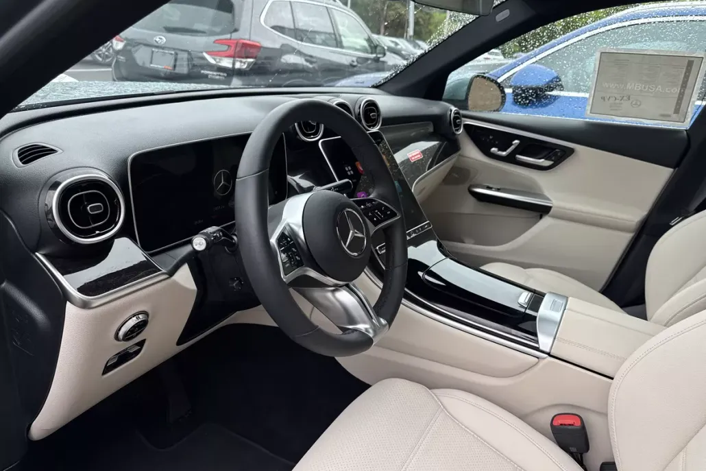 2025 Mercedes Benz GLC 300 4MATIC photo 1