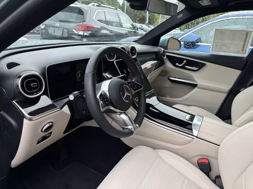 2025 Mercedes Benz GLC 300 4MATIC photo 1