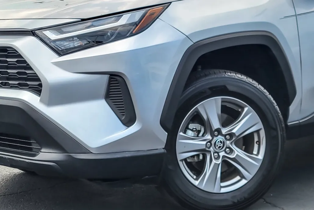 2024 Toyota RAV4 Hybrid LE photo 1