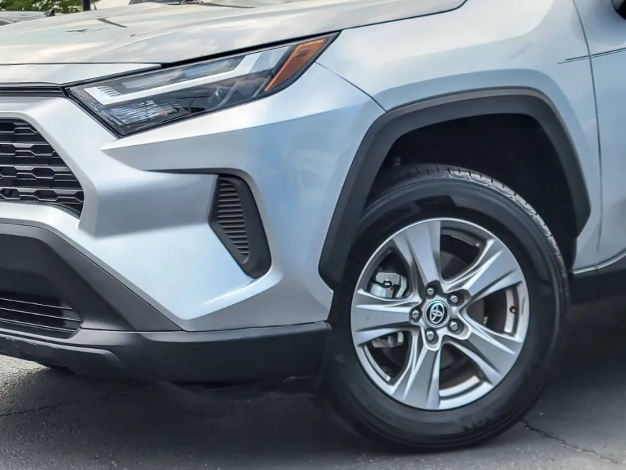 2024 Toyota RAV4 Hybrid LE photo 1