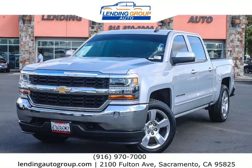 2017 Chevrolet Silverado LT photo 1