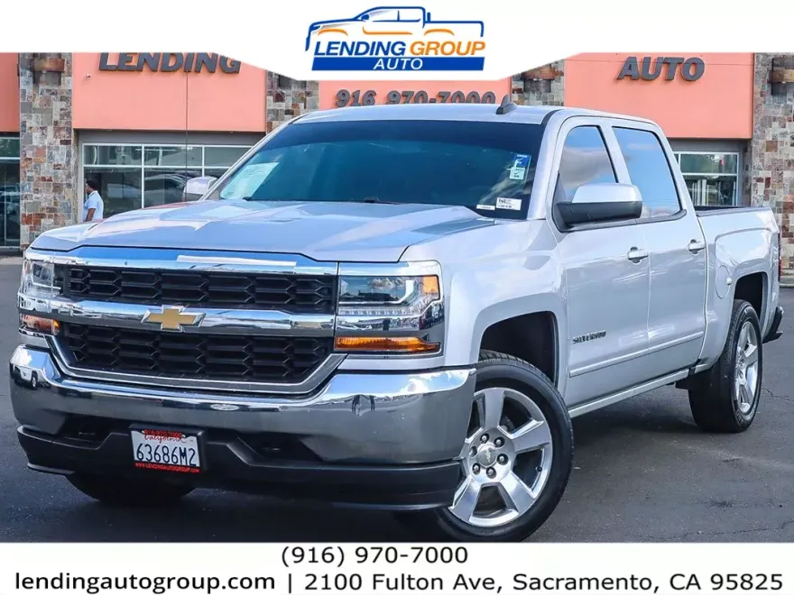 2017 Chevrolet Silverado LT photo 1