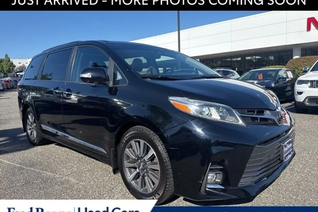 2019 Toyota Sienna Limited Premium photo 1