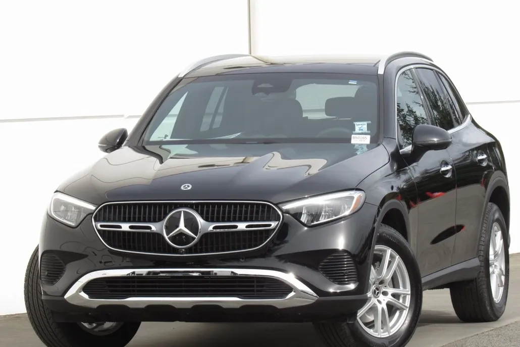 2025 Mercedes Benz GLC 300 4MATIC photo 1