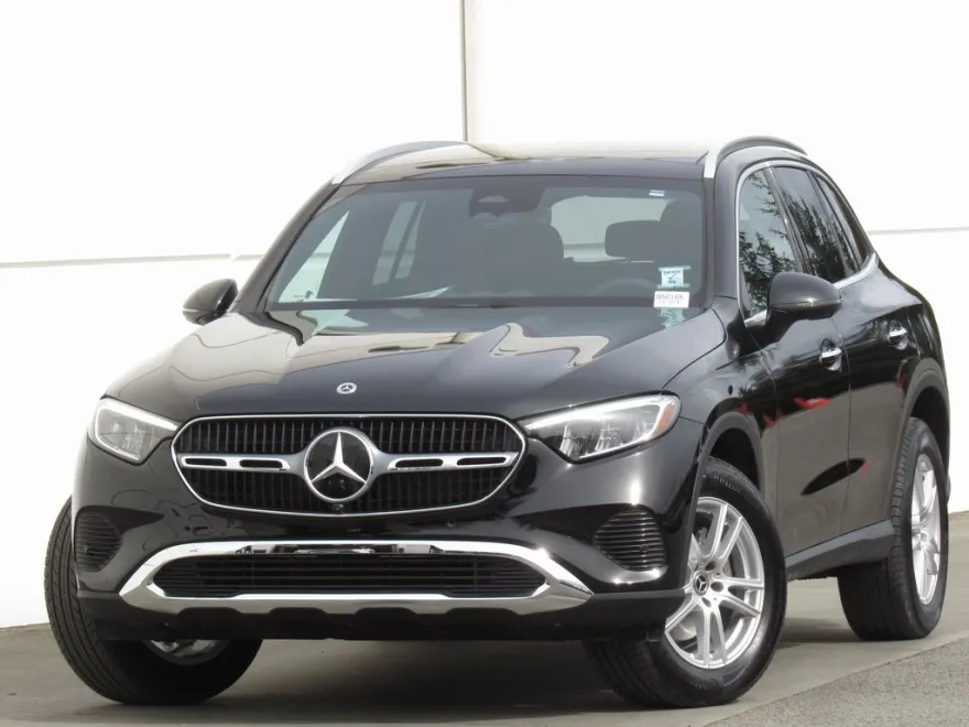 2025 Mercedes Benz GLC 300 4MATIC photo 1