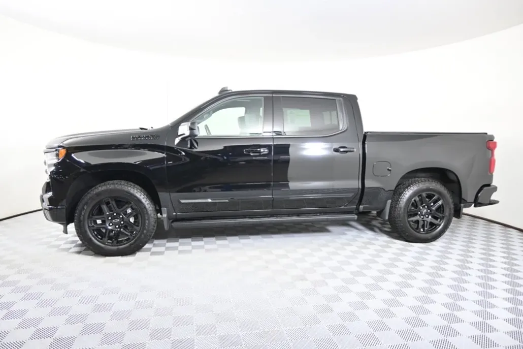 2024 Chevrolet Silverado 1500 High Country photo 1