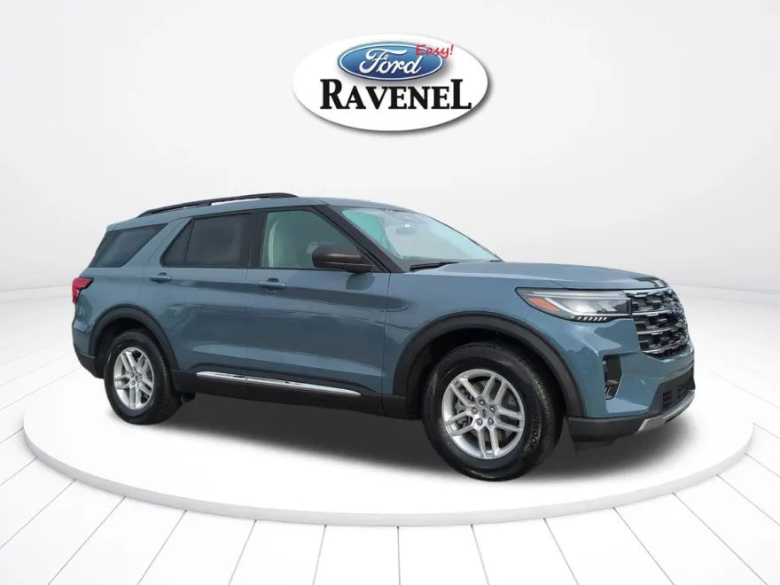 2025 Ford Explorer photo 1