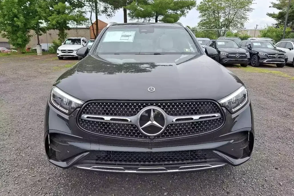 2025 Mercedes Benz GLC 300 4MATIC photo 1