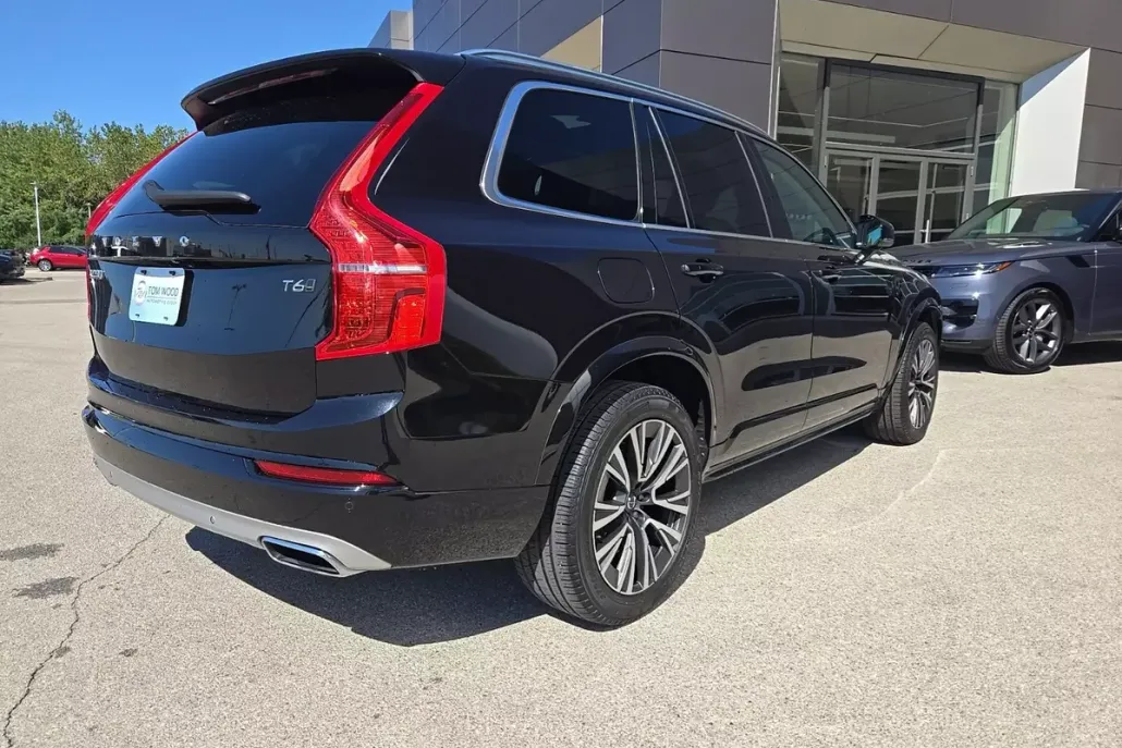 2021 Volvo XC90 T6 Momentum photo 1