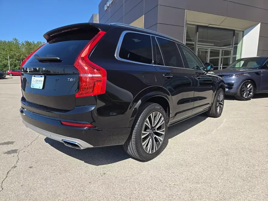 2021 Volvo XC90 T6 Momentum photo 1