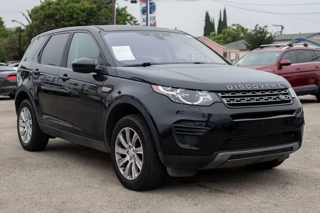 2017 Land Rover Discovery Sport SE photo 1