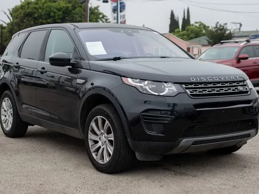 2017 Land Rover Discovery Sport SE photo 1