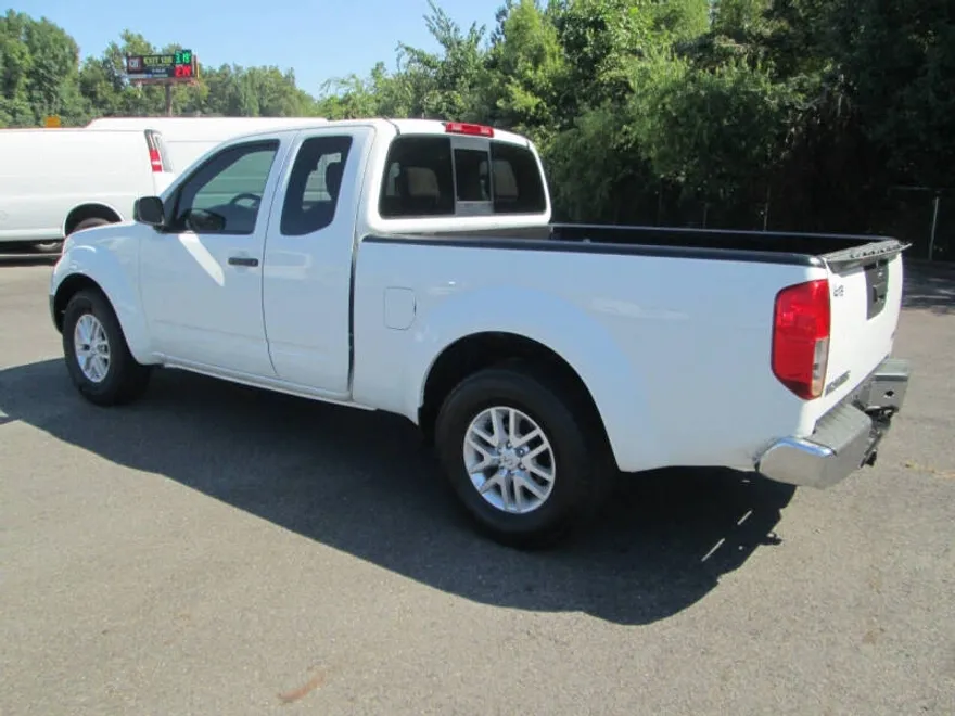 2017 Nissan Frontier SV photo 1