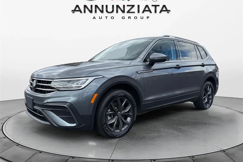 2023 Volkswagen Tiguan SE photo 1