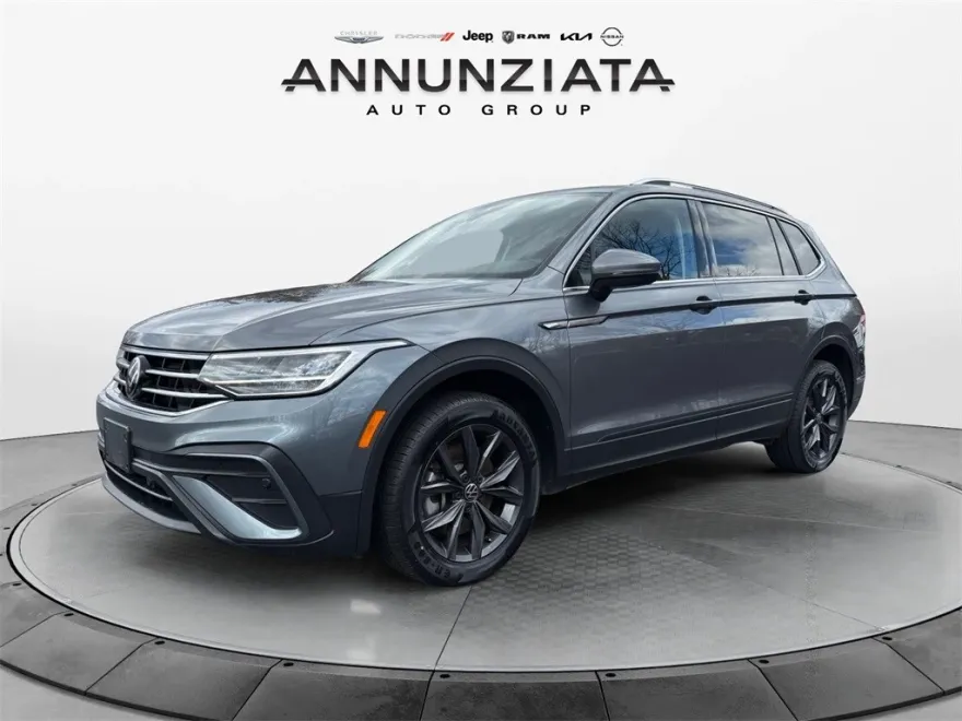 2023 Volkswagen Tiguan SE photo 1