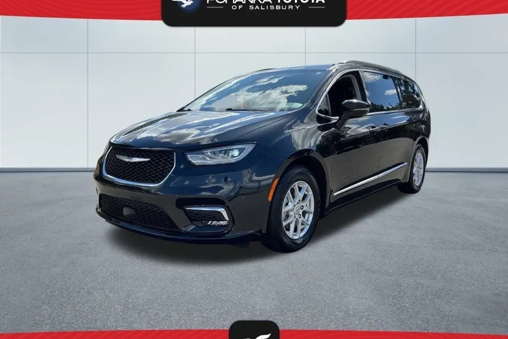 2022 Chrysler Pacifica Touring L photo 1