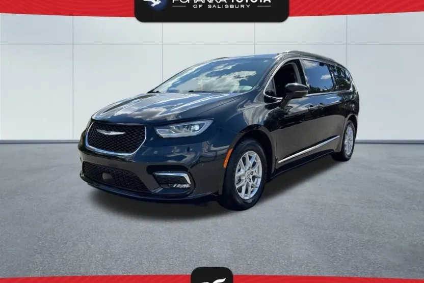 2022 Chrysler Pacifica Touring L photo 1
