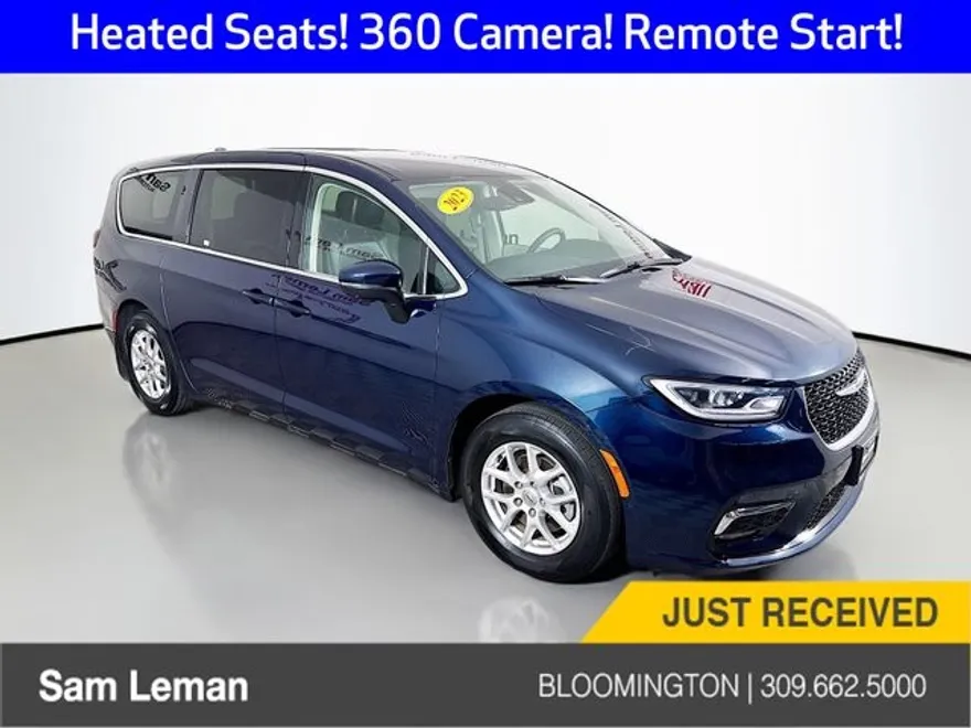 2023 Chrysler Pacifica Touring L photo 1