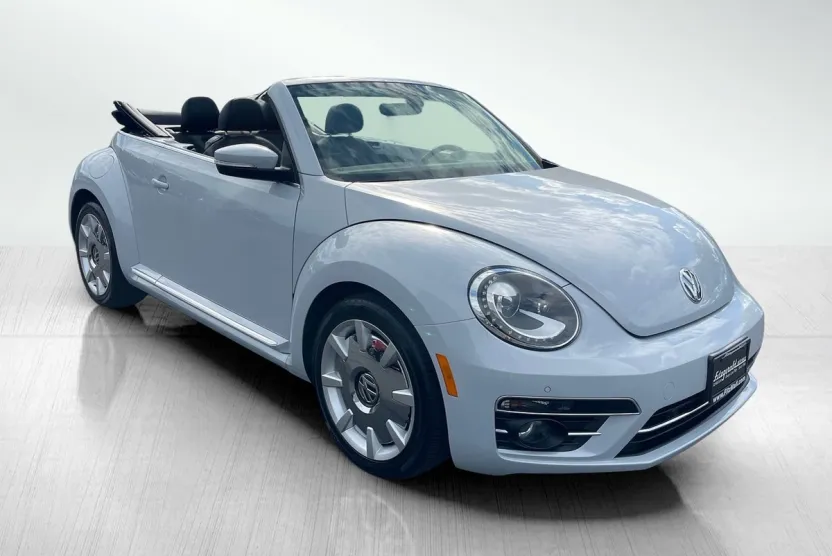 2019 Volkswagen Beetle Convertible SE photo 1