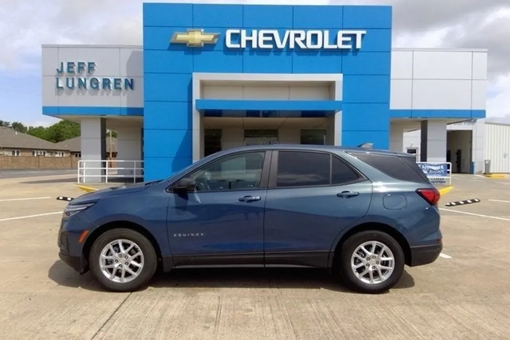 2024 Chevrolet Equinox LS photo 1