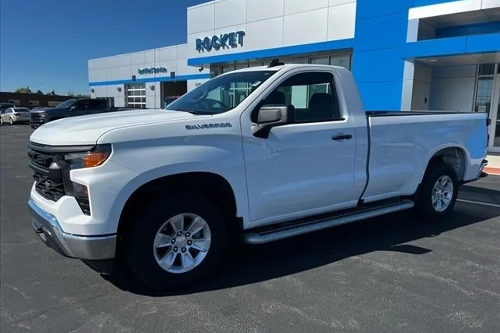 2024 Chevrolet Silverado 1500 photo 1